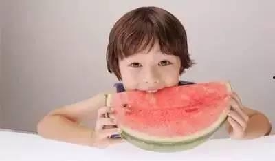 娱乐吃瓜酱假装心脏病